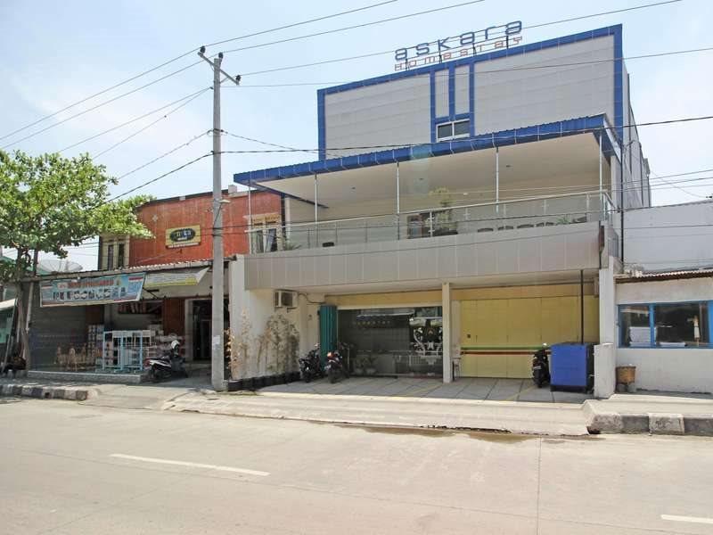 Отель Reddoorz Near Uns Solo Экстерьер фото
